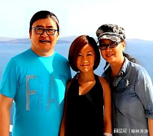 刘欢女儿结婚现场曝光染红发很漂亮卢璐打扮喜庆新郎帅气